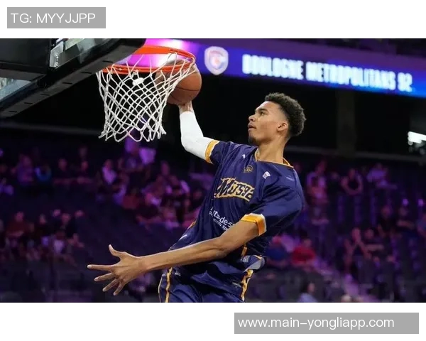 汤爹盛赞联盟顶尖防守球员文班亚马丹尼尔斯与卡马拉的卓越表现 汤爹盛赞联盟顶尖防守球员文班亚马丹尼尔斯与卡马拉的卓越表现